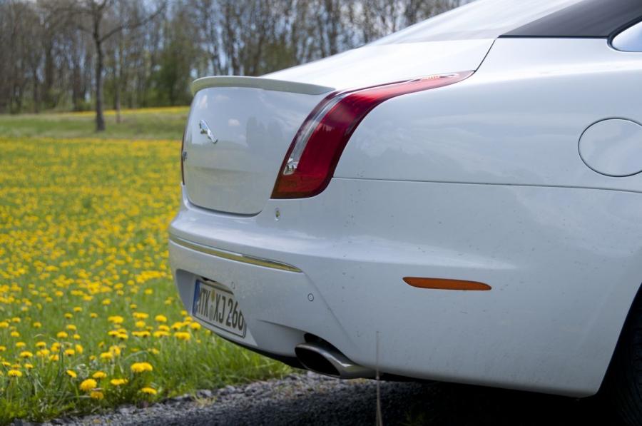  Jaguar XJ Sport 2012 года  (фото 22 из 39)